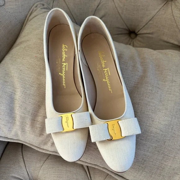 Vintage 90s Salvatore Ferragamo cream linen bow toe kitten heels women’s 7 1/2 - Picture 1 of 14